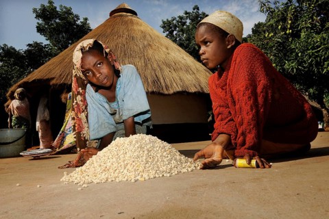 Children helping to prepare food in the village of Idool