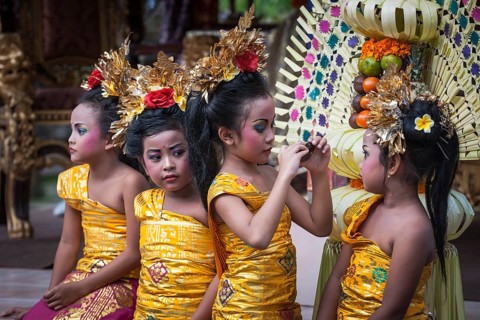 Girls at a Barong dance taking pictures