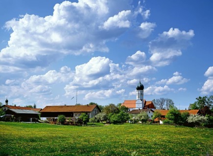 Village view with the parish church of St. Emmeram