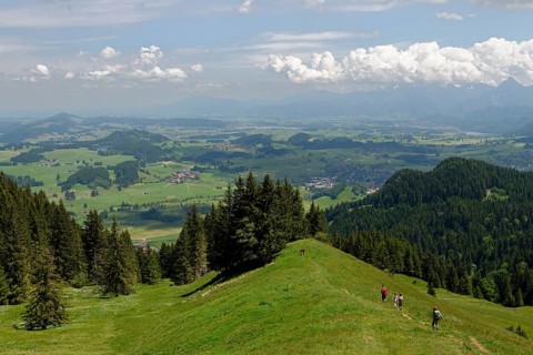 Climbers and views from Kappeler Alp below Mt Edelsberg and Mt Alpspitze