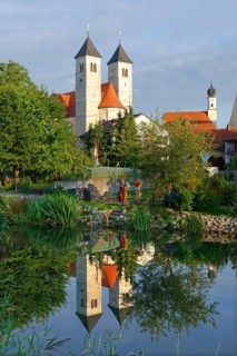 Parish Church of St. Leonhard above the Old Danube River