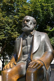 Bronze statue of Karl Marx