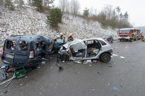 Head-on collision of a Dacia Logan with an Opel Corsa