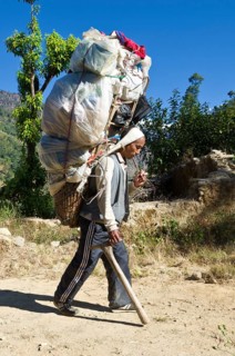 Nepali Porter carrying a big load from Kinja up to Lamjura La (3530m)
