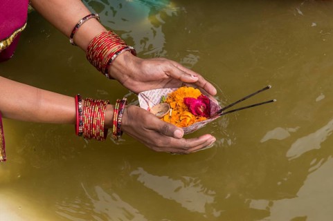 Woman offering flowers at the Sangam
