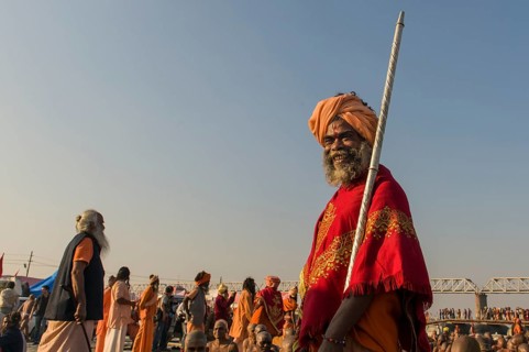 Guru guiding the initiation of new sadhus at the Sangam