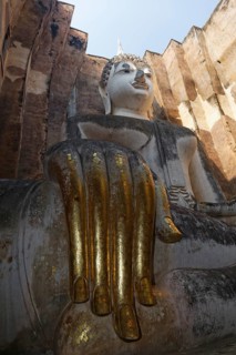 Gold-plated hand of the Seated Buddha statue of Phra Achana in Wat Si Chum Temple