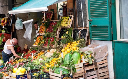 Fruit and vegetable store in the Spanish Quarters