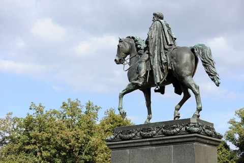 Carl August Monument on Platz der Demokratie