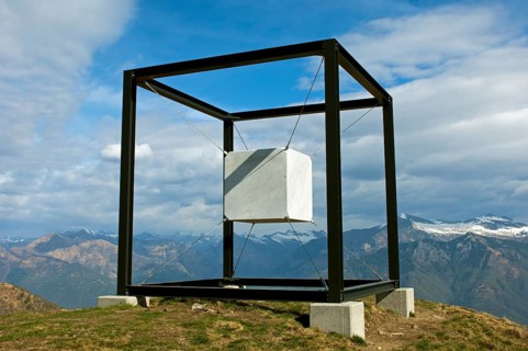 Artwork 'Suspended Cube' by the sculptress Jaya Schuerch