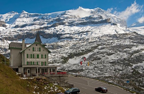 Hotel Klausenpasshoehe beside the road of Klausen Pass