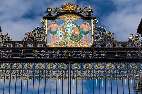 Entrance gate with a coat of arms