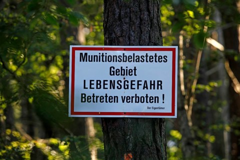 Warning sign 'Munitionsbelastetes Gebiet