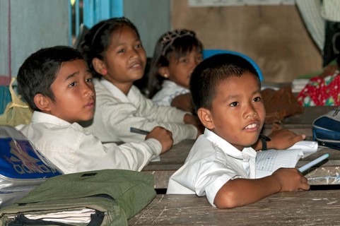 Elementary students wearing school uniforms in a school of Areyskat