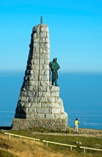 Visitor at the Monument to the Mountain Infantry Battalion Blue Devils