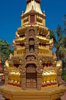 Gilded stupa at Wat Preah Prohm Rath
