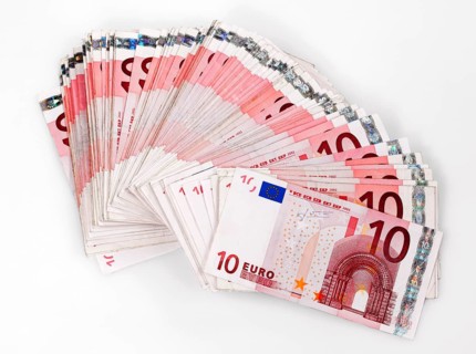 Many 10-euro banknotes