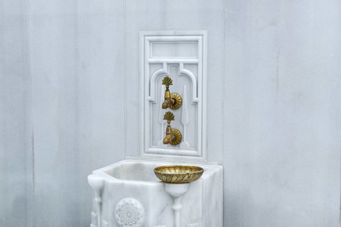 Marble sink at the Haseki Hurrem Sultan Hamam