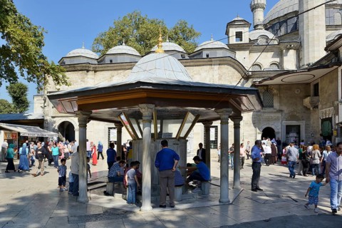 Cleaning wells for washing feet