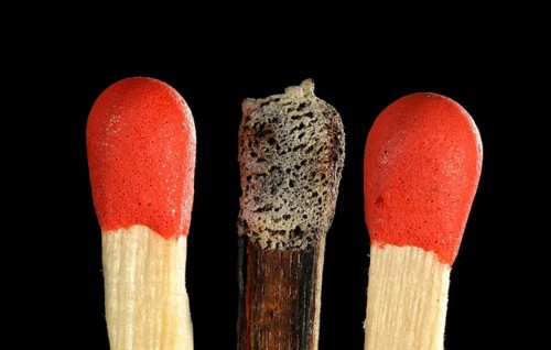 Matches with one burnt match head