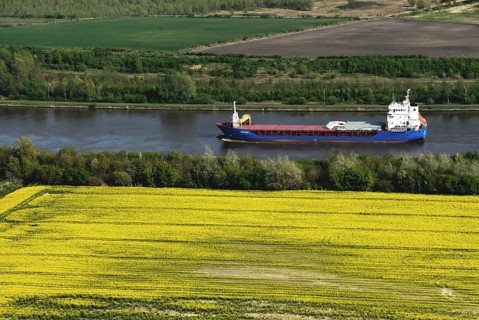 Feeder vessel Ditzum on the Kiel Canal