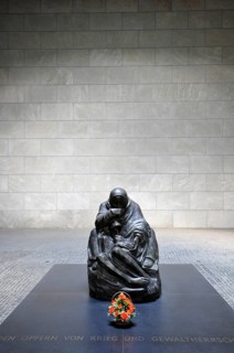 Memorial sculpture