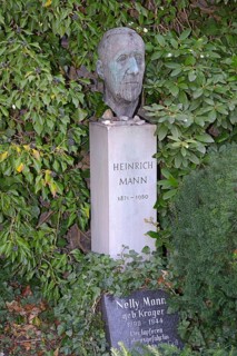 Honorary grave of the writer Heinrich Mann