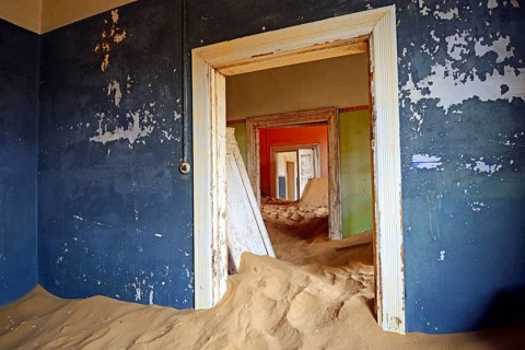 Room in a house that has been filled by desert sand