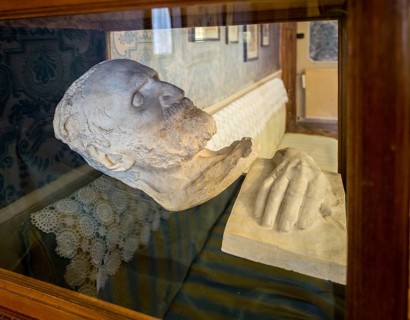 Death mask and hand of Giuseppe Verdi