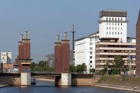 Schwanentorbruecke bridge and office building