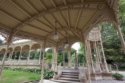Park colonnade