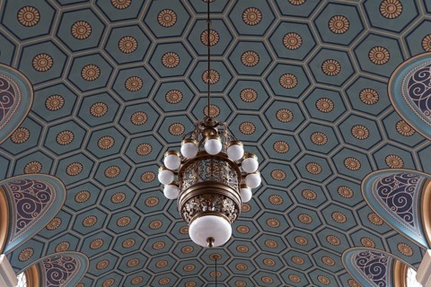 Painted ceiling with ceiling lamp in the station building