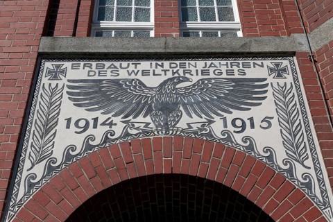 German inscription 'erbaut in den Jahren des Weltkrieges 1914-1915'