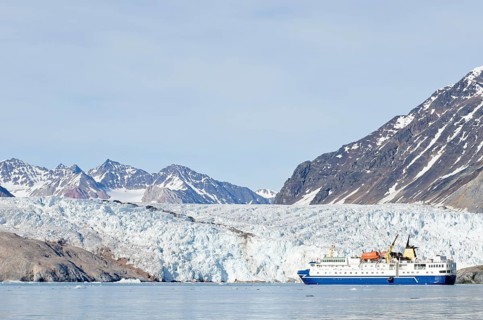 Expedition cruise ship