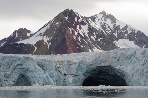 Glacial portal