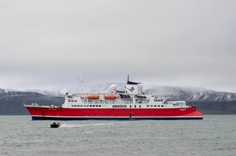 Expedition cruise ship