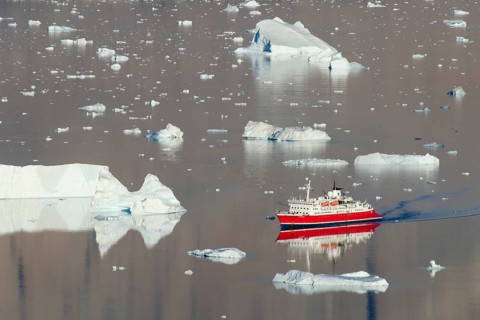 Expedition cruise ship