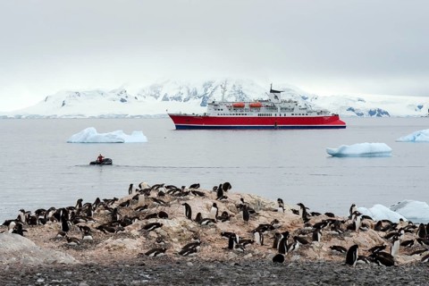 Expedition cruise ship