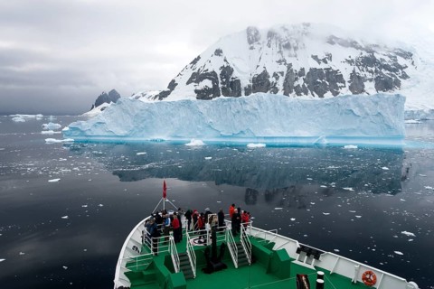 Expedition cruise ship