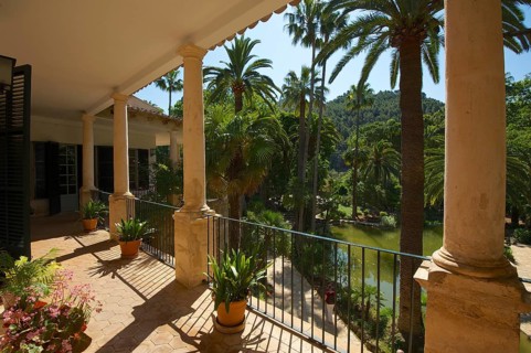 Balcony of the house in the Jardines de Alfabia