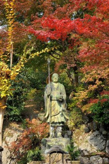 Sat May Ing Temple with a Buddha statue