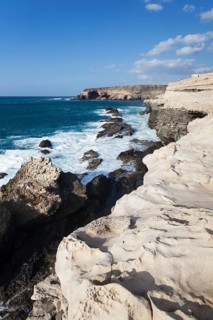 Travertine terraces along the cliffs to the Mirador