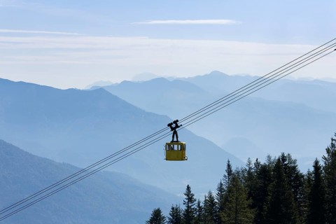 Zwoelferhorn cable car