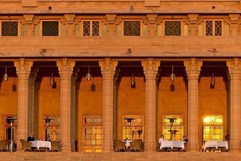 Facade of the garden side with a restaurant