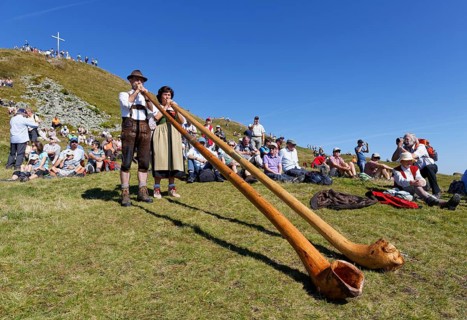 Alphorn players