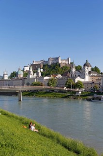 View from Elisabethkai over the Salzach River with Makartsteg towards the historic town centre