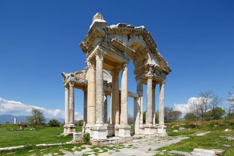 Ancient tetrapylon