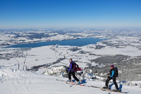 Cross-country skiers on Tegel Mountain