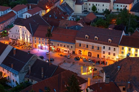 Hauptplatz square at dusk