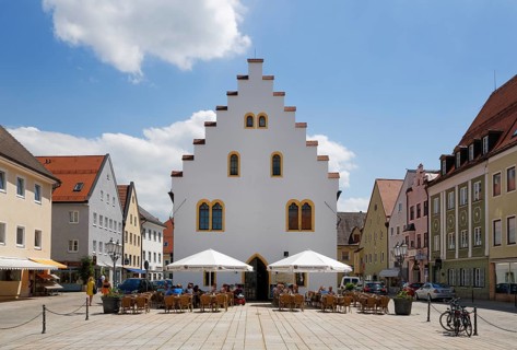Marienplatz square with the Ballenhaus storehouse